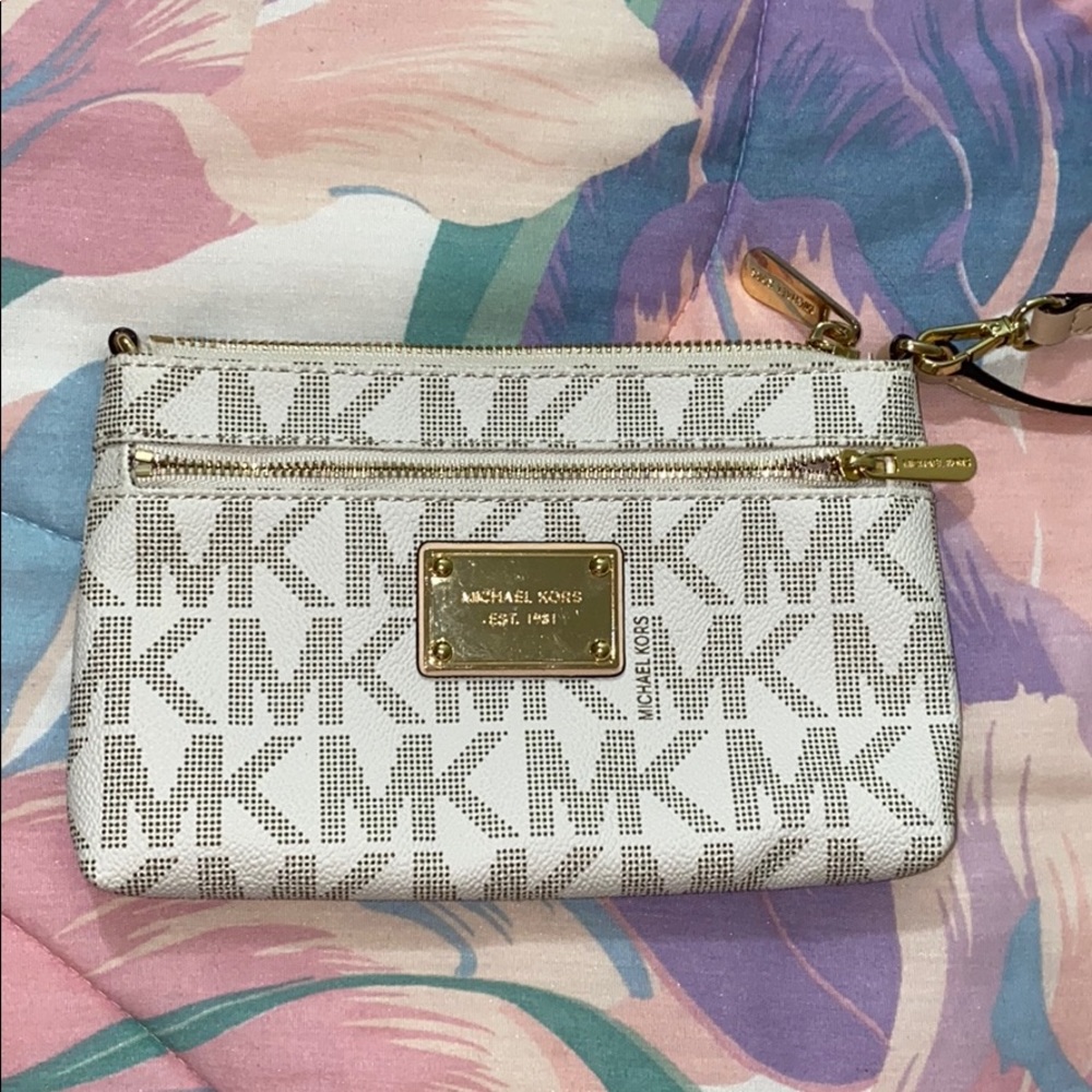 ❗️SALE ❗️ Michael Kors Wristlet